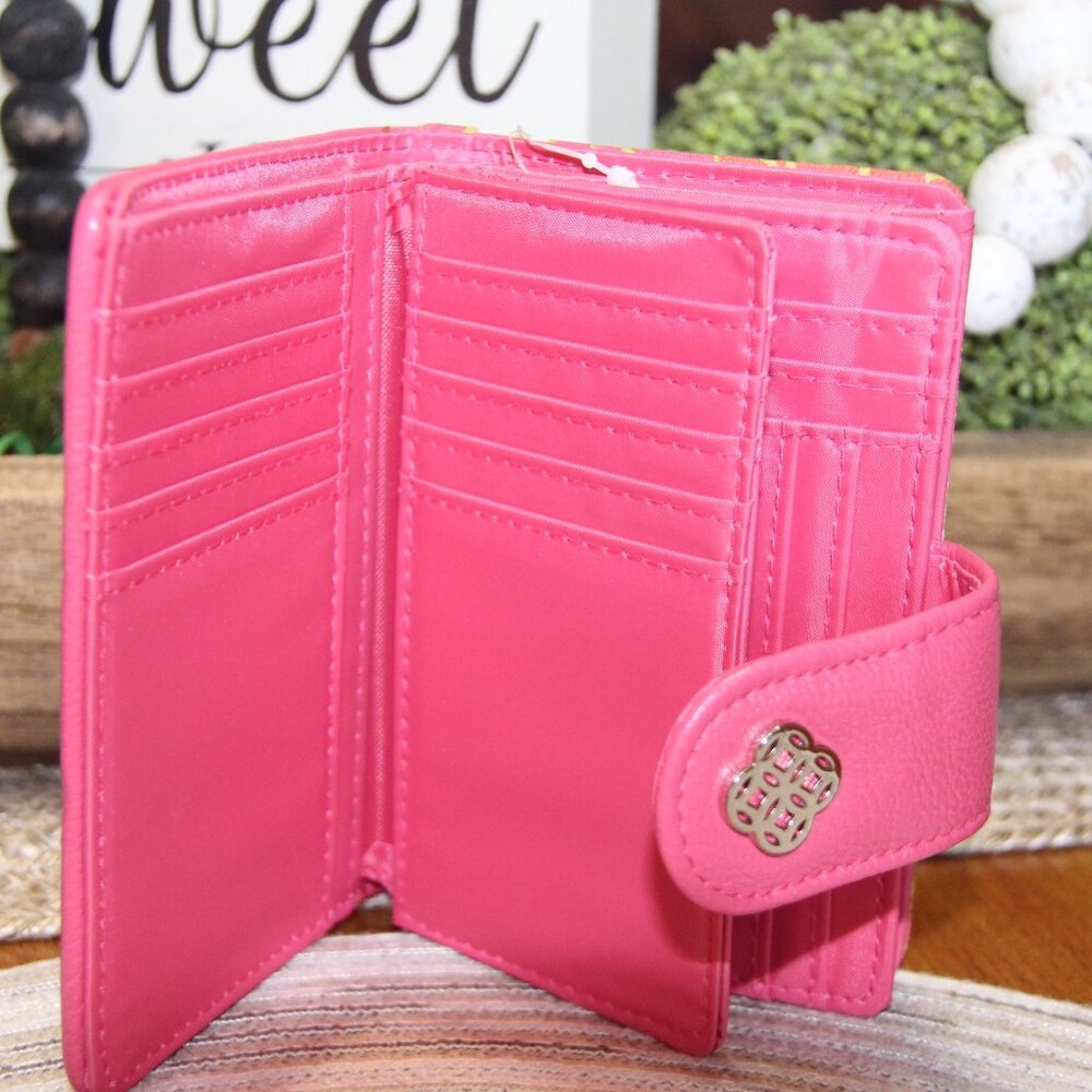 NWT Croft & Barrow Wallet Abbey Medallion print - Picture 7 of 9
